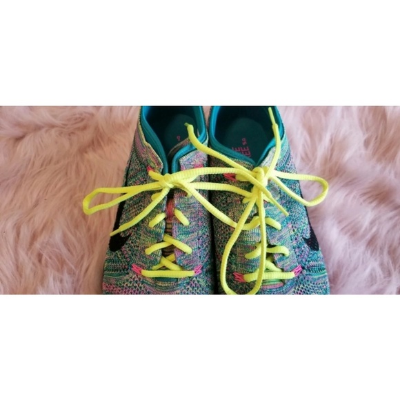 Nike Free TR Fly Knit Women's Running Shoes - Picture 4 of 8